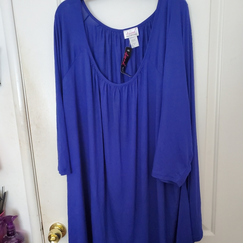 SWAK SEALED WITH A KISS NWT Longsleeve Top